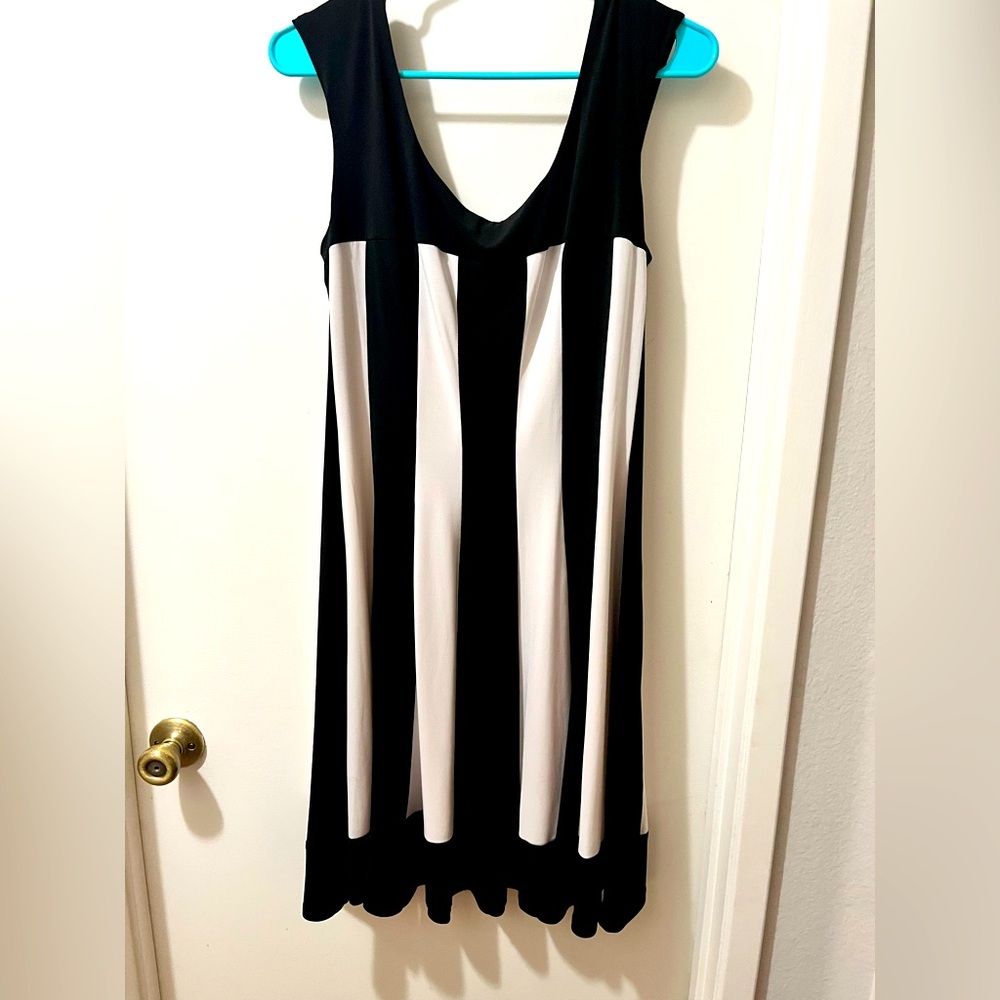 14 petite dress, black and white